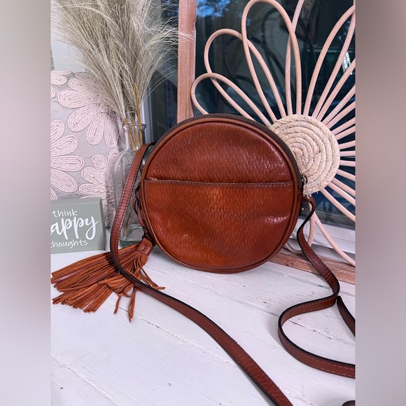 Patricia Nash Handbags - Patricia Nash Leather Circle Crossbody Purse